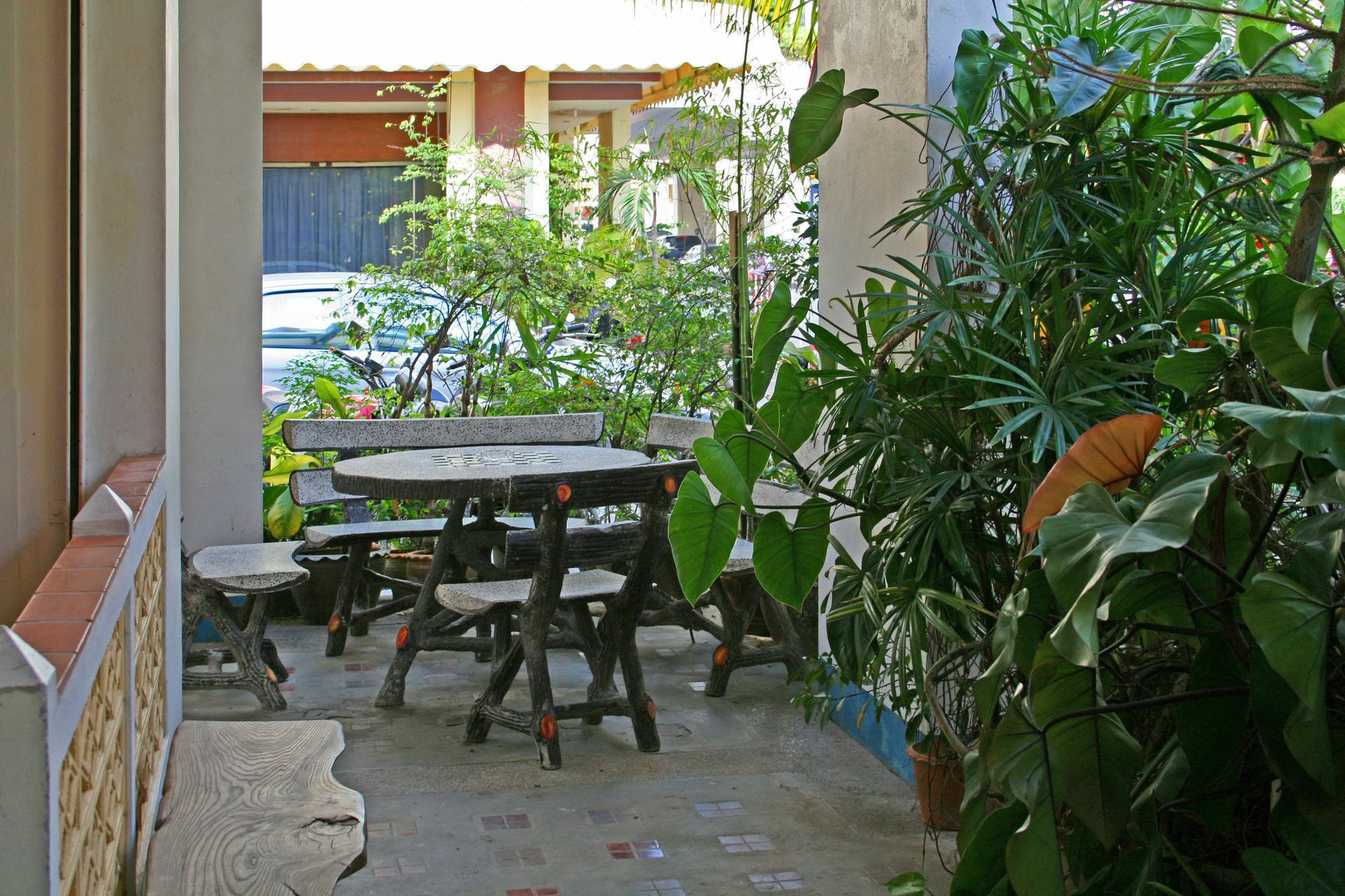 Niku Guesthouse Patong Buitenkant foto