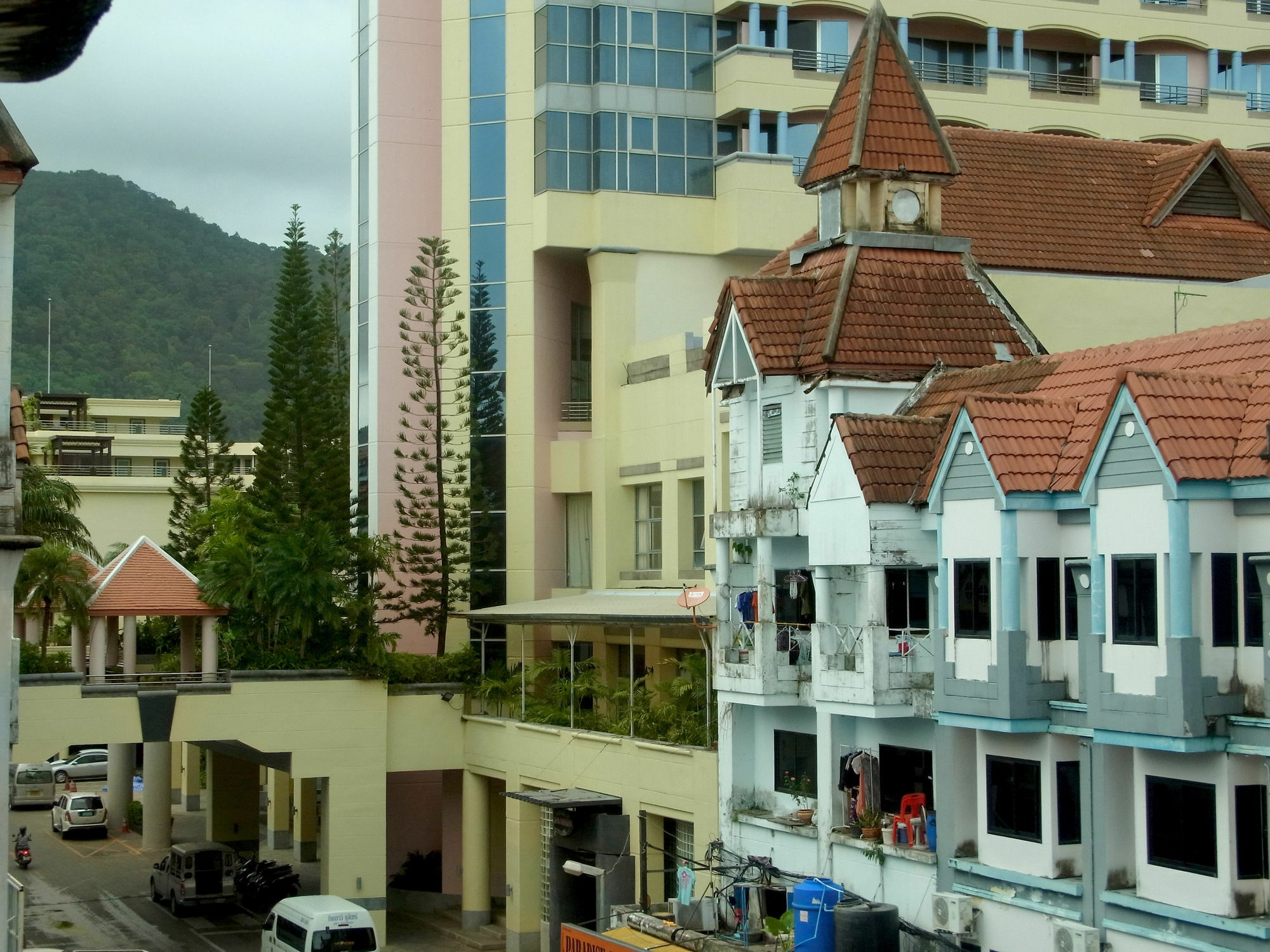 Niku Guesthouse Patong Buitenkant foto