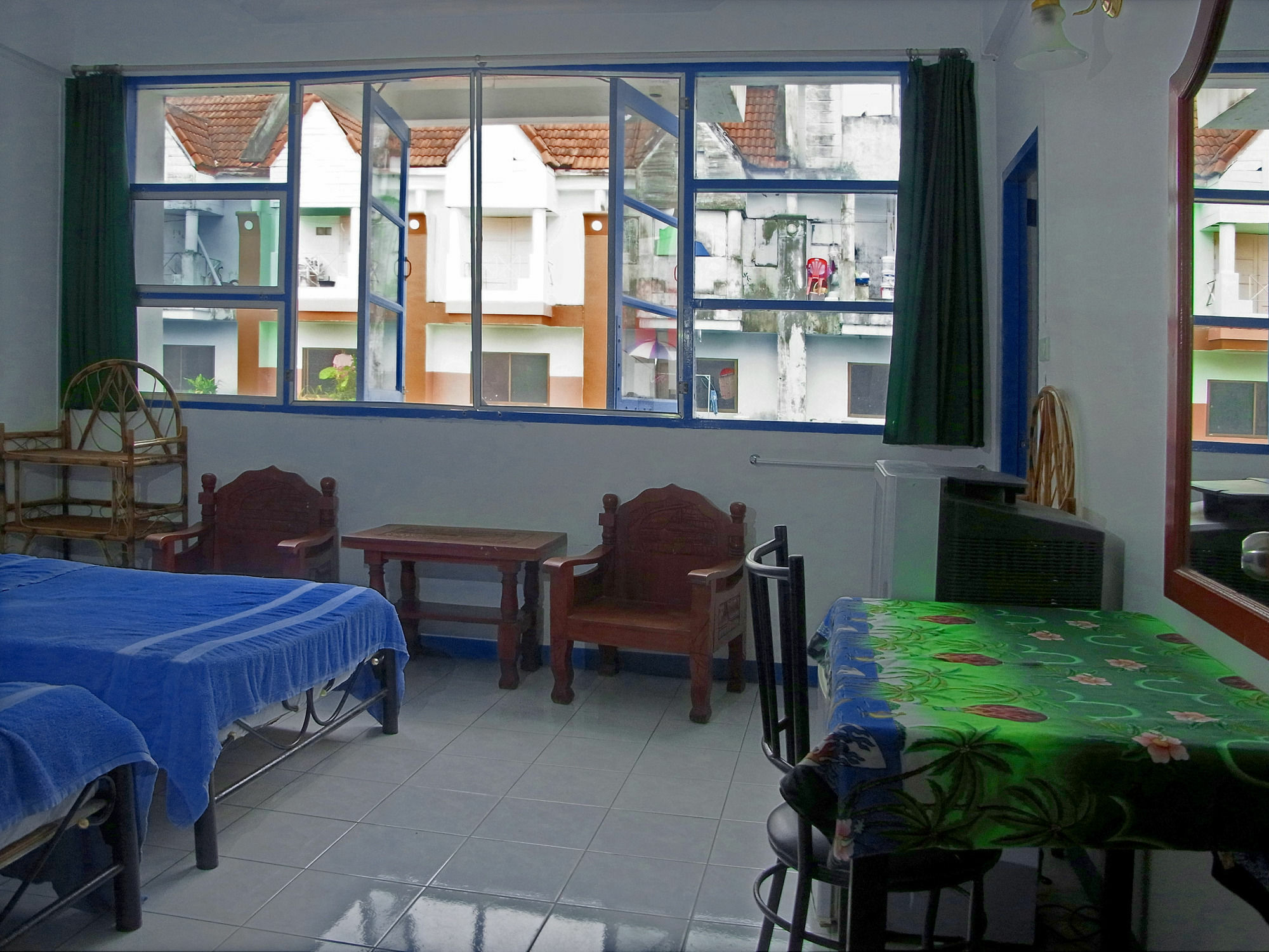 Niku Guesthouse Patong Buitenkant foto