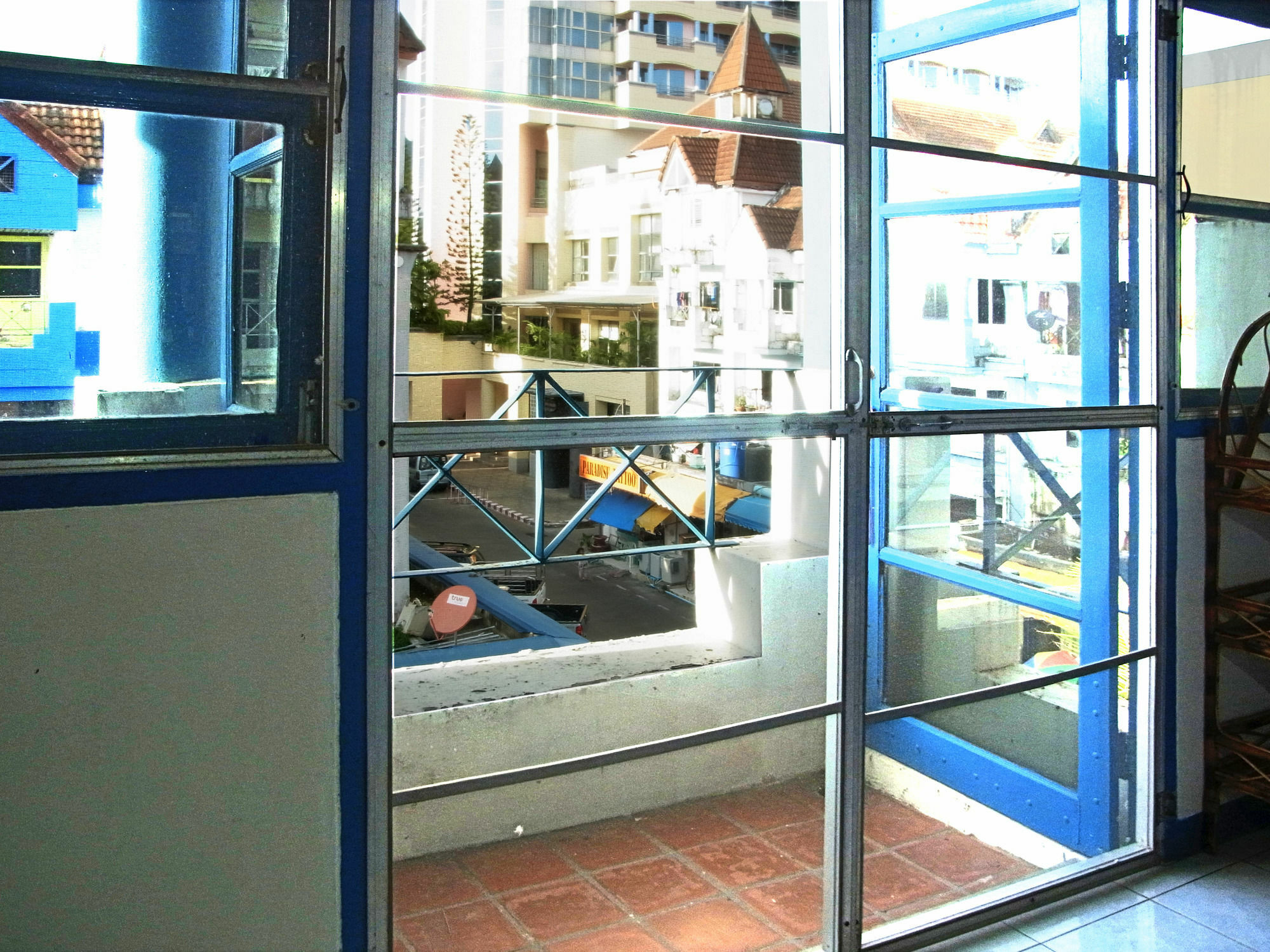 Niku Guesthouse Patong Buitenkant foto