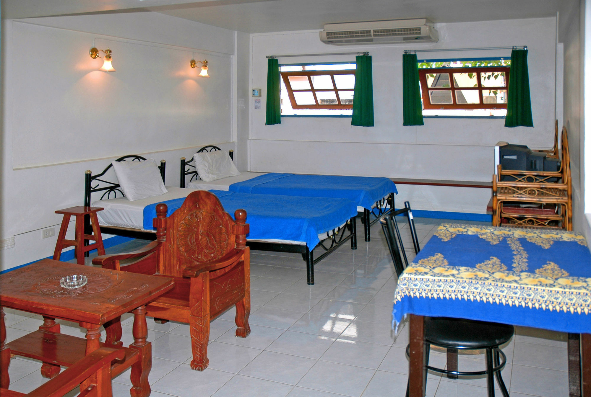 Niku Guesthouse Patong Buitenkant foto