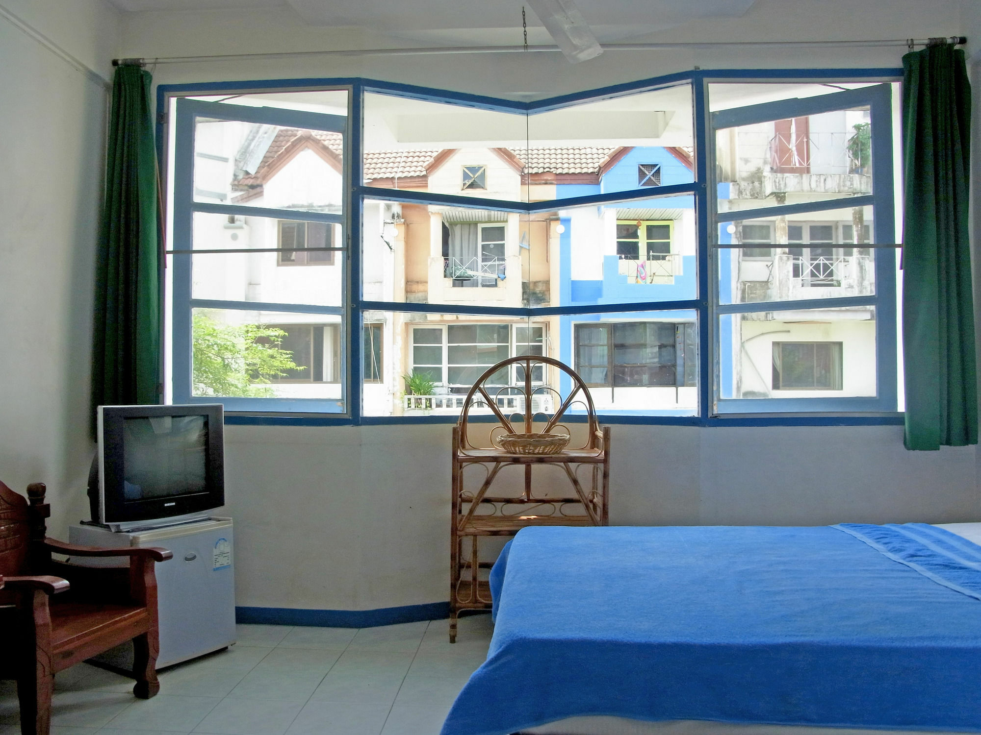 Niku Guesthouse Patong Buitenkant foto