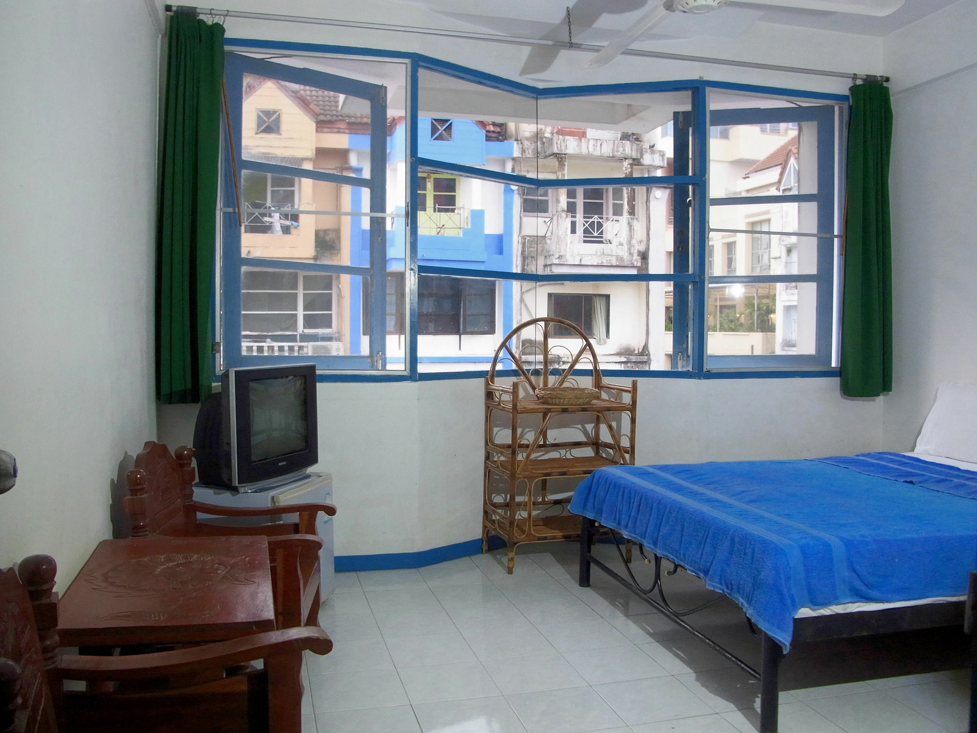 Niku Guesthouse Patong Buitenkant foto