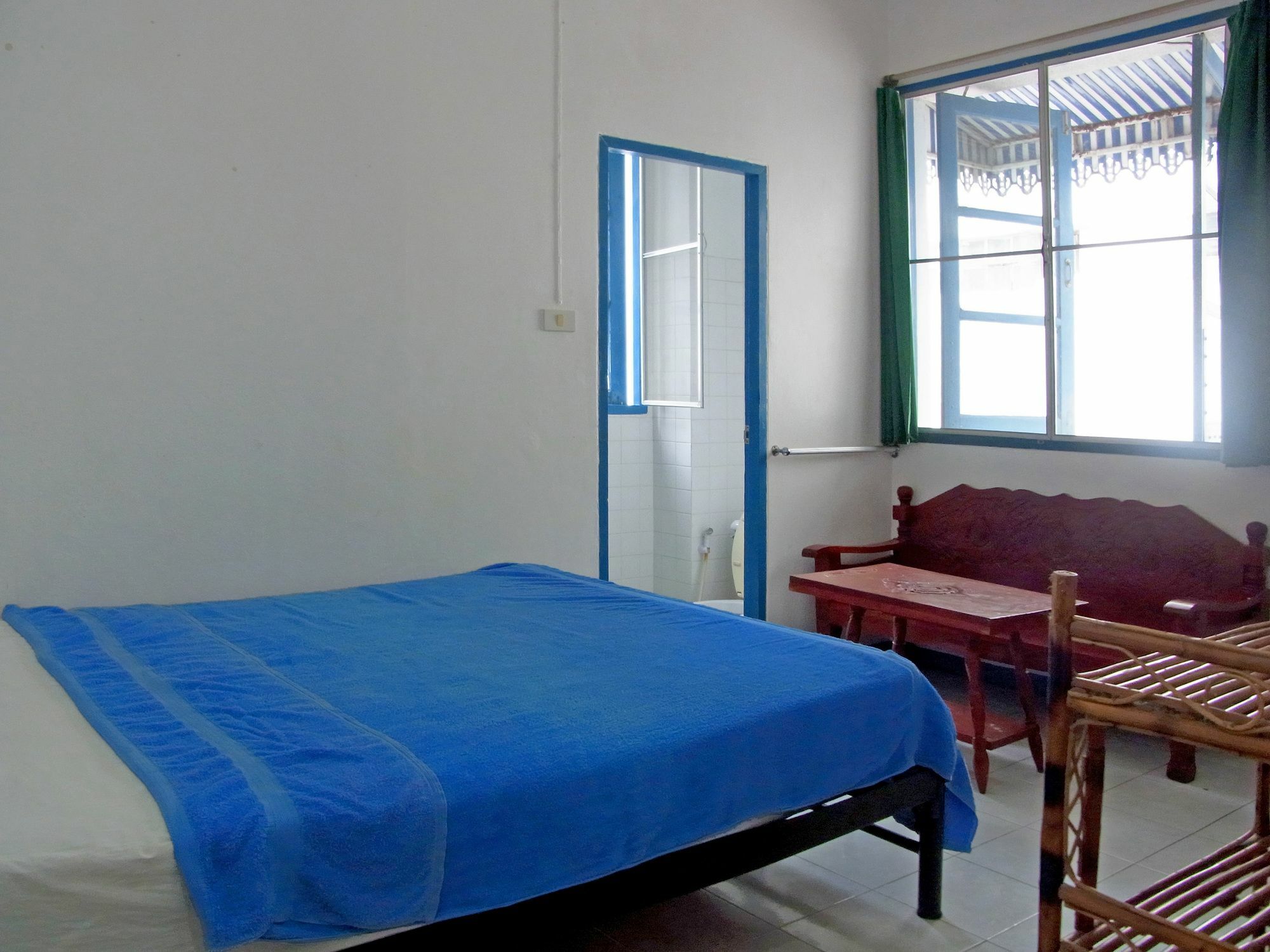 Niku Guesthouse Patong Buitenkant foto